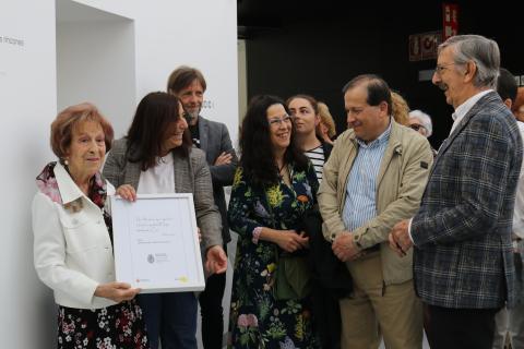 El espacio cultural incorpora este homenaje a propuesta de la Institución Tello Téllez de Meneses en un acto con presencia de la familia y representantes municipales.