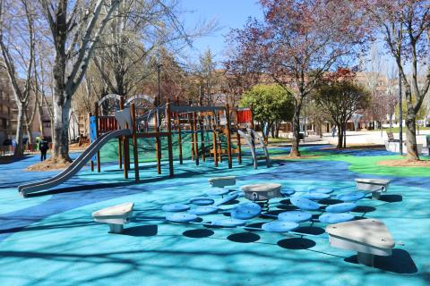 Se ha convertido ya en un punto de referencia para numerosas familias palentinas, atraídas por los novedosos juegos infantiles, algunos de gran tamaño.