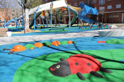 Se ha convertido ya en un punto de referencia para numerosas familias palentinas, atraídas por los novedosos juegos infantiles, algunos de gran tamaño.