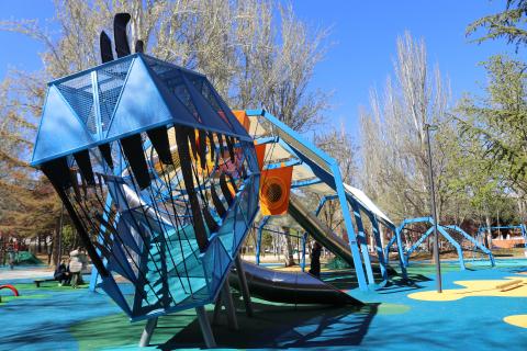 Se ha convertido ya en un punto de referencia para numerosas familias palentinas, atraídas por los novedosos juegos infantiles, algunos de gran tamaño.