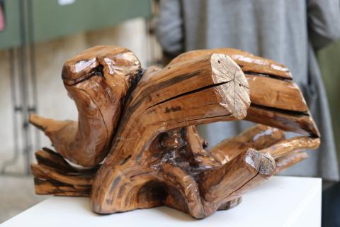 Una muestra que nace con el objetivo de fomentar el diálogo creativo, el intercambio artístico y la colaboración entre grupos que comparten una visión contemporánea del arte.