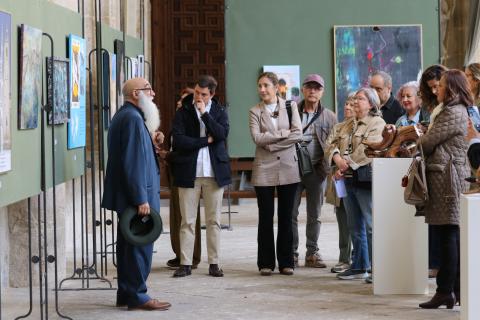 Una muestra que nace con el objetivo de fomentar el diálogo creativo, el intercambio artístico y la colaboración entre grupos que comparten una visión contemporánea del arte.