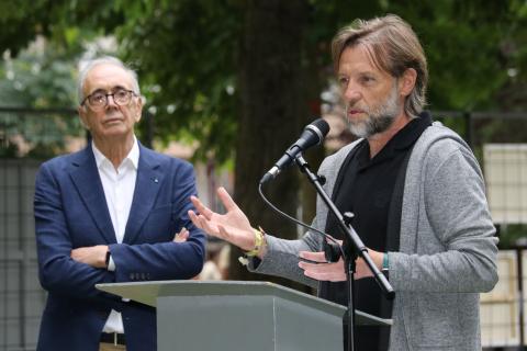 La muestra, que se podrá visitar hasta el 30 de agosto, reúne cerca de 200 obras de 44 artistas (30 pintores, 12 escultores y dos ceramistas).