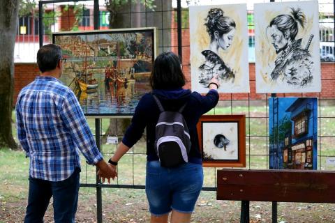 La muestra, que se podrá visitar hasta el 30 de agosto, reúne cerca de 200 obras de 44 artistas (30 pintores, 12 escultores y dos ceramistas).