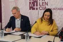 Tras la firma con la subdelegación del Gobierno del protocolo coordinado, el Ayuntamiento asumirá el gasto de un establecimiento hotelero en el que alojar a la mujer y en su caso, a los menores que la acompañan, después de interponer una denuncia.