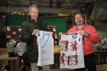 El concejal de Actividad Físico-Deportiva y Salud, Orlando Castro, y el director de la Escuela, Juan Carlos Rodríguez, han visitado esta tarde al grupo en La Roca, donde el equipo ha hecho actividades de aventura indoor por la lluvia..