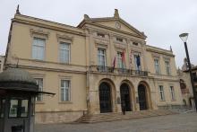 La bandera de la Casa Consistorial ondea a media asta.