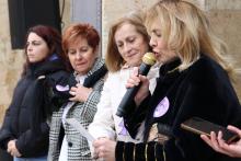 Un momento de la lectura del manifiesto conmemorativo del 8M por Rosana Largo.