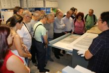 Un momento de una de las visitas guiadas llevadas a cabo en el Archivo Municipal.