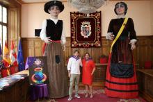 El diseño “Tradición y fiesta” de Ángel Ligero de Alfaro (La Rioja), con una imagen de la cripta de la que emanan fuegos artificiales, se alza ganadora de los mil euros del concurso del cartel anunciador de los sanantolines.