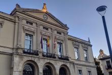 La sentencia, que no es recurrible, condena a la empresa ejecutora a una sanción de 500 euros por contravenir la Ordenanza Municipal para la protección del medio ambiente contra las emisiones de ruidos y vibraciones.