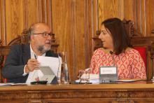 Carlos Hernández y Miriam Andrés durante la celebración del pleno.