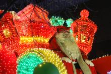 Cinco elementos móviles y seis carrozas inspiradas en el mundo de hielo con Elsa y su amigo Olaf y cuentos clásicos como ‘La Bella y la Bestia’, ‘Aladín’, ‘La Bella Durmiente’ o ‘Peter Pan’ participarán también en el desfile.