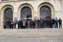 Un momento del minuto de silencio celebrado a las puertas de la Casa Consistorial. 