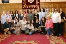 Foto de familia en el salón de plenos de la Casa Consistorial. 