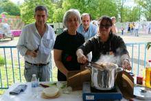 Los participantes en el concurso, en el que se repartirán 500 euros en premios -250 euros para el primero, 150 para el segundo y 100 euros el tercero- deberán aportar los ingredientes y utensilios propios para su guiso y presentación, debiendo preparar una caracolada con un guiso mínimo de un kilo.
