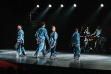El circuito estatal, promovido por la Dirección General de Artes Escénicas y Música (DGAEM) y desarrollado por La Red Española de Teatros, Auditorios, Circuitos y Festivales de titularidad pública, llega este viernes 3 de julio (21.00 horas) a la Plaza Mayor de Palencia con un espectáculo que se inspira en la tradición gallega para fusionar danza contemporánea y de raíz.