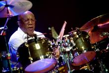El baterista panameño-estadounidense alcanzó notoriedad a finales de los años sesenta y comienzos de los setenta trabajando con Miles Davis y, posteriormente, como integrante de la Mahavishnu Orchestra. 