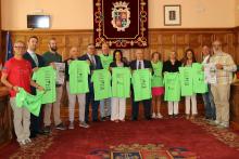 Imagen de familia junto a todos los colaboradores. 
