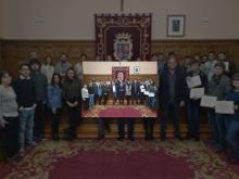 Imagen Ayuntamiento y Cámara de Comercio entregan los diplomas acreditativos a los 38 jóvenes que se han formado para mejorar sus competencias y capacidad de inserción laboral