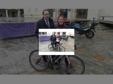 Imagen El Alcalde recibe a la promotora de la iniciativa 'Con2Ruedas' con la que se busca concienciar sobre la necesidad de promover el respeto como base fundamental para la igualdad y la erradicación de la Violencia de Género