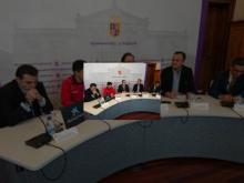 Imagen Las personas con distintas capacidades podrán disfrutar practicando pádel gracias a la colaboración de Ayuntamiento, La Caixa y FECLEDMI