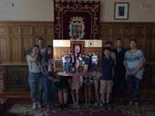 Imagen El Alcalde recibe en el Ayuntamiento a un grupo de estudiantes procedentes de la provincia china de Henan