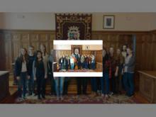 Imagen El Alcalde de Palencia hizo de guía por el Ayuntamiento a un grupo de alumnos alemanes de intercambio en el Colegio Santo Domingo