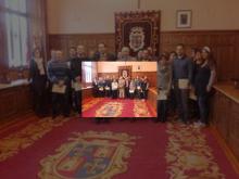 Imagen El Alcalde entregó los diplomas acreditativos a los alumnos de los cursos de formación on-line promovidos por el Ayuntamiento a través del Plan URBAN