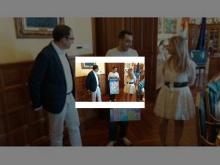 Imagen El Alcalde entregó el premio del Concurso de Carteles de San Antolín 2014 a Alberto del Tío