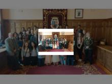 Imagen Un grupo de estudiantes de Nueva Jersey de intercambio en el Jorge Manrique visitó el Ayuntamiento