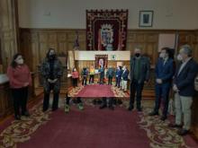 Imagen La Corporación Municipal reconoce a Óscar Husillos por su Campeonato de España en los 400 metros lisos y le desea la mayor de las suertes de cara al próximo Europeo