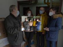 Imagen Las concejalías de Bienestar Social y Educación reparten 1.325 litros de gel hidroalcohólico entre los centros educativos públicos, concertados y privados, los Centros Sociales Municipales, la Casa de Acogida y las entidades del Tercer Sector